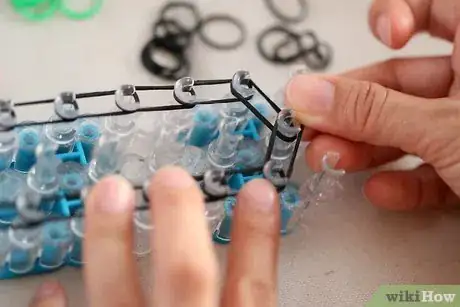 Immagine titolata Make a Rainbow Loom Bracelet Step 13Bullet4