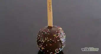 Preparare le Mele Ricoperte di Cioccolato