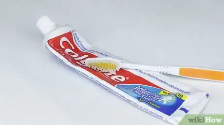 Immagine titolata Clean a Mouth Guard Step 14