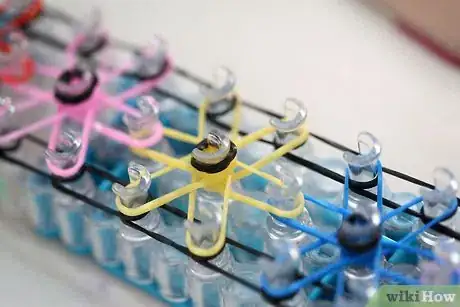 Immagine titolata Make a Rainbow Loom Bracelet Step 16Bullet2