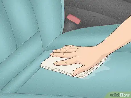 Immagine titolata Clean a Blood Stain from Car Upholstery Step 12