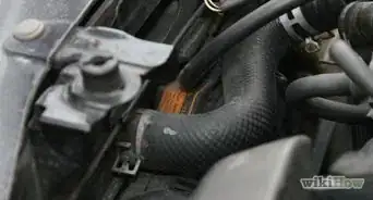 Sostituire un Tubo del Radiatore che Perde