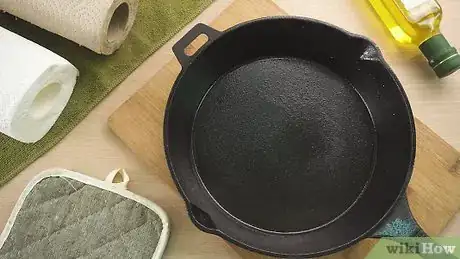 Immagine titolata Season a Cast Iron Skillet Step 16