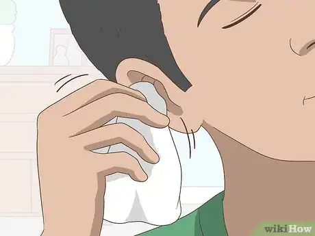 Immagine titolata Remove Water from Ears Step 5