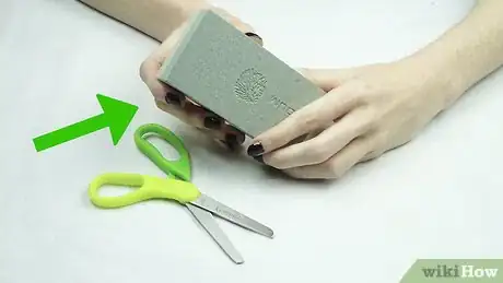 Immagine titolata Sharpen Scissors Step 7