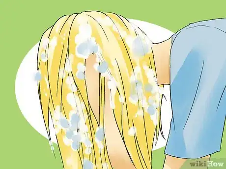 Immagine titolata Cut Hair in Layers Step 1