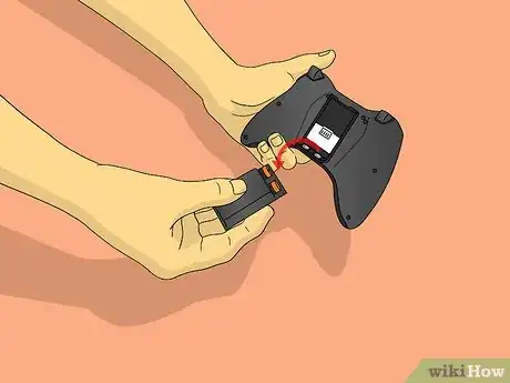 Immagine titolata Fix an Xbox 360 Wireless Controller That Keeps Shutting Off Step 1