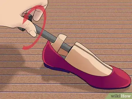 Immagine titolata Stretch Tight Ballet Flats Step 14