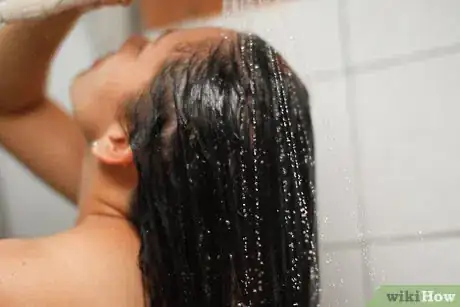 Immagine titolata Wash Your Hair Using Only Natural Ingredients Step 7