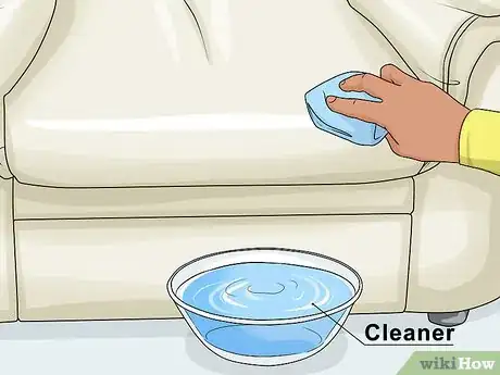 Immagine titolata Remove Dried Blood Stains from a Couch Step 7