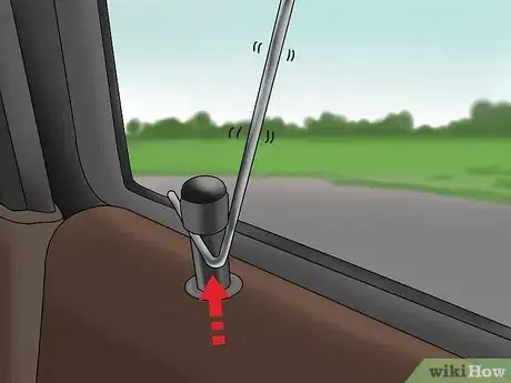 Immagine titolata Use a Coat Hanger to Break Into a Car Step 5