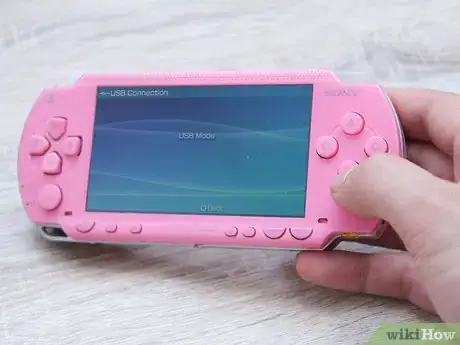 Immagine titolata Charge Your PSP Step 9
