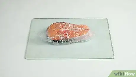 Immagine titolata Defrost Salmon Step 1