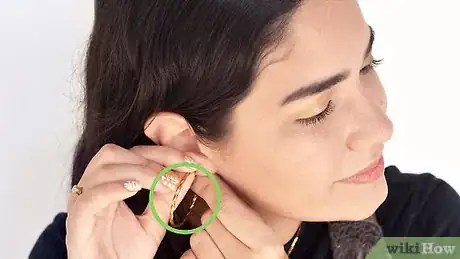 Immagine titolata Make Brown Eyes Stand Out Step 8