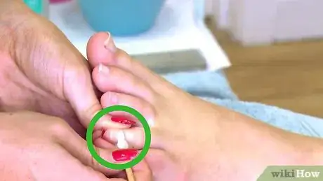Immagine titolata Perform a Professional Salon Pedicure Step 9