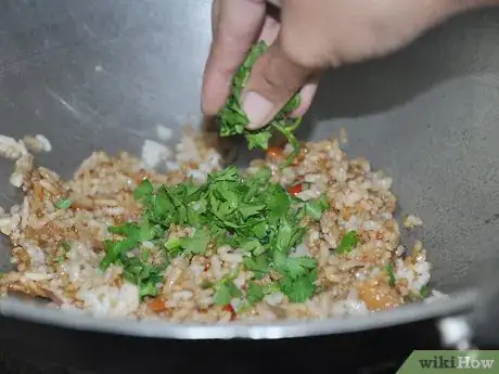 Immagine titolata Make Thai Fried Rice Step 5