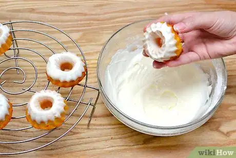 Immagine titolata Make Carrot Cake Doughnuts Step 11