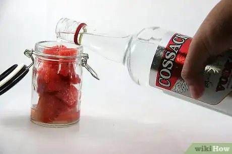 Immagine titolata Infuse Vodka With Watermelon Step 10