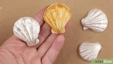 Immagine titolata Paint on Sea Shells Step 19