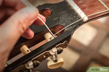 Immagine titolata Change Classical Guitar Strings Step 7