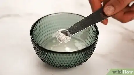 Immagine titolata Make Glitter Lip Gloss Step 4