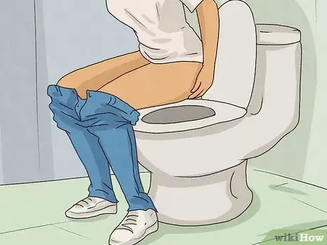 Immagine titolata Poop While Standing up at a Toilet Step 4