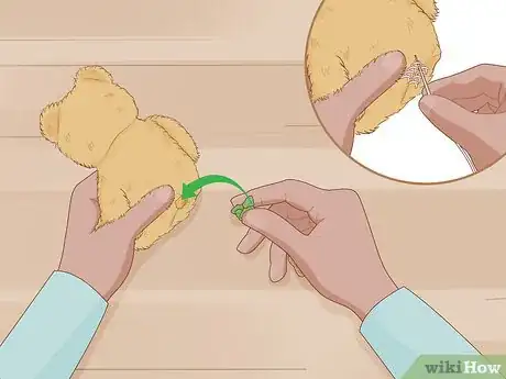 Immagine titolata Make Cat Toys out of Common Household Items Step 48