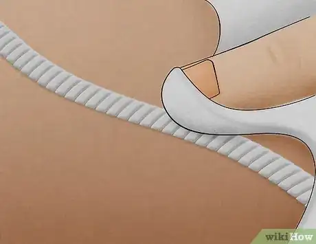 Immagine titolata Use Toothpaste to Clean Silver Jewelry Step 3  