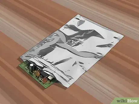 Immagine titolata Ground Yourself to Avoid Destroying a Computer with Electrostatic Discharge Step 5