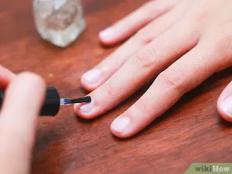 Immagine titolata Make Matte Nail Polish Step 3