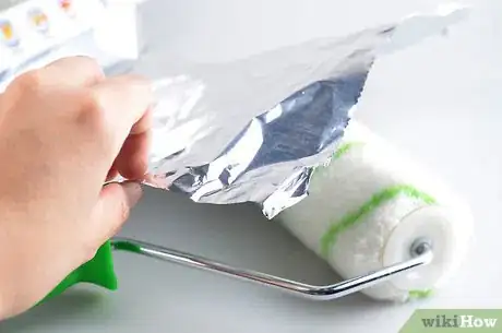 Immagine titolata Clean a Roller Brush Step 11