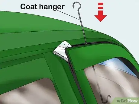 Immagine titolata Use a Coat Hanger to Break Into a Car Step 9
