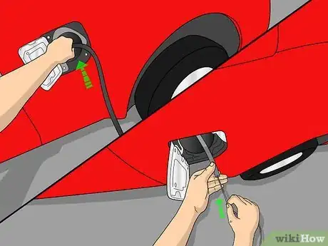Immagine titolata Drain the Gas Tank of Your Car Step 4