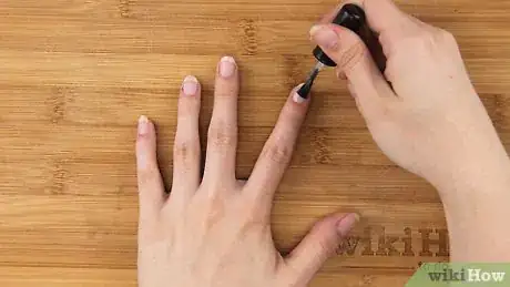 Immagine titolata Apply Fake Nails Without Glue Step 17