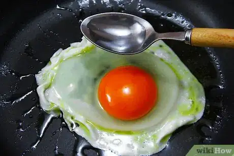 Immagine titolata Baste an Egg Step 9