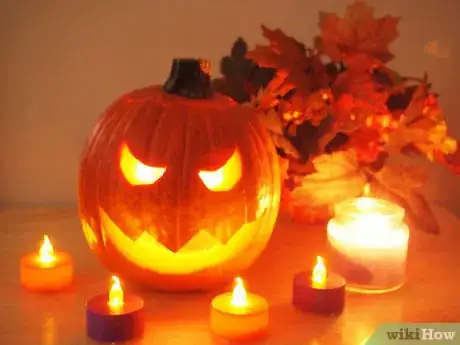 Immagine titolata Light a Pumpkin for Halloween Step 6