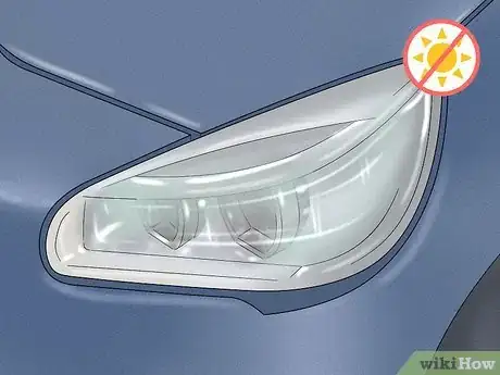 Immagine titolata Repair Oxidized Cloudy Headlights with a Headlight Cleaner Step 4