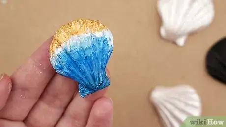 Immagine titolata Paint on Sea Shells Step 15