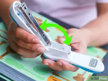Immagine titolata Staple a Booklet Step 12