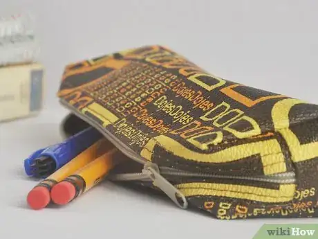 Immagine titolata Pack a School Bag (Teen Girls) Step 3Bullet1