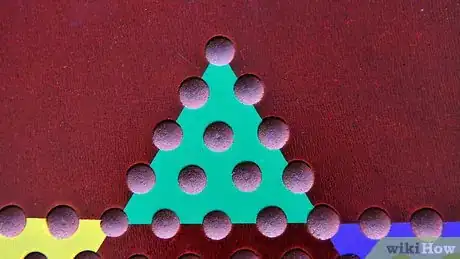 Immagine titolata Play Chinese Checkers Step 2