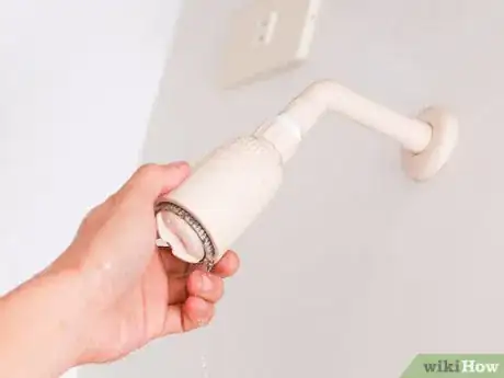 Immagine titolata Fix a Leaking Shower Head Step 1