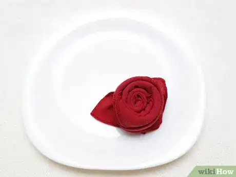 Immagine titolata Fold a Cloth Napkin Step 38