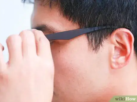 Immagine titolata Remove Scratches From Plastic Lens Glasses Step 6