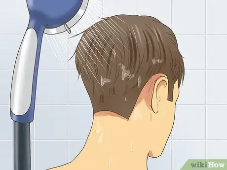 Immagine titolata Lowlight Hair Yourself Step 4
