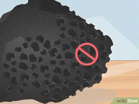 Immagine titolata Tell if the Rock You Found Might Be a Meteorite Step 6