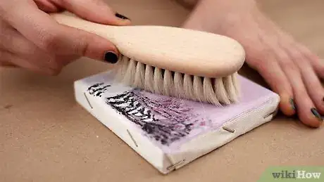 Immagine titolata Clean an Acrylic Painting Step 4