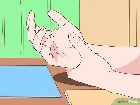 Immagine titolata Recover from a Strained or Pulled Muscle Step 1