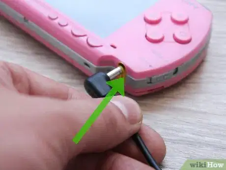 Immagine titolata Charge Your PSP Step 2