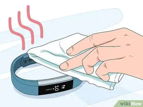 Immagine titolata Clean a Fitbit Band Step 5